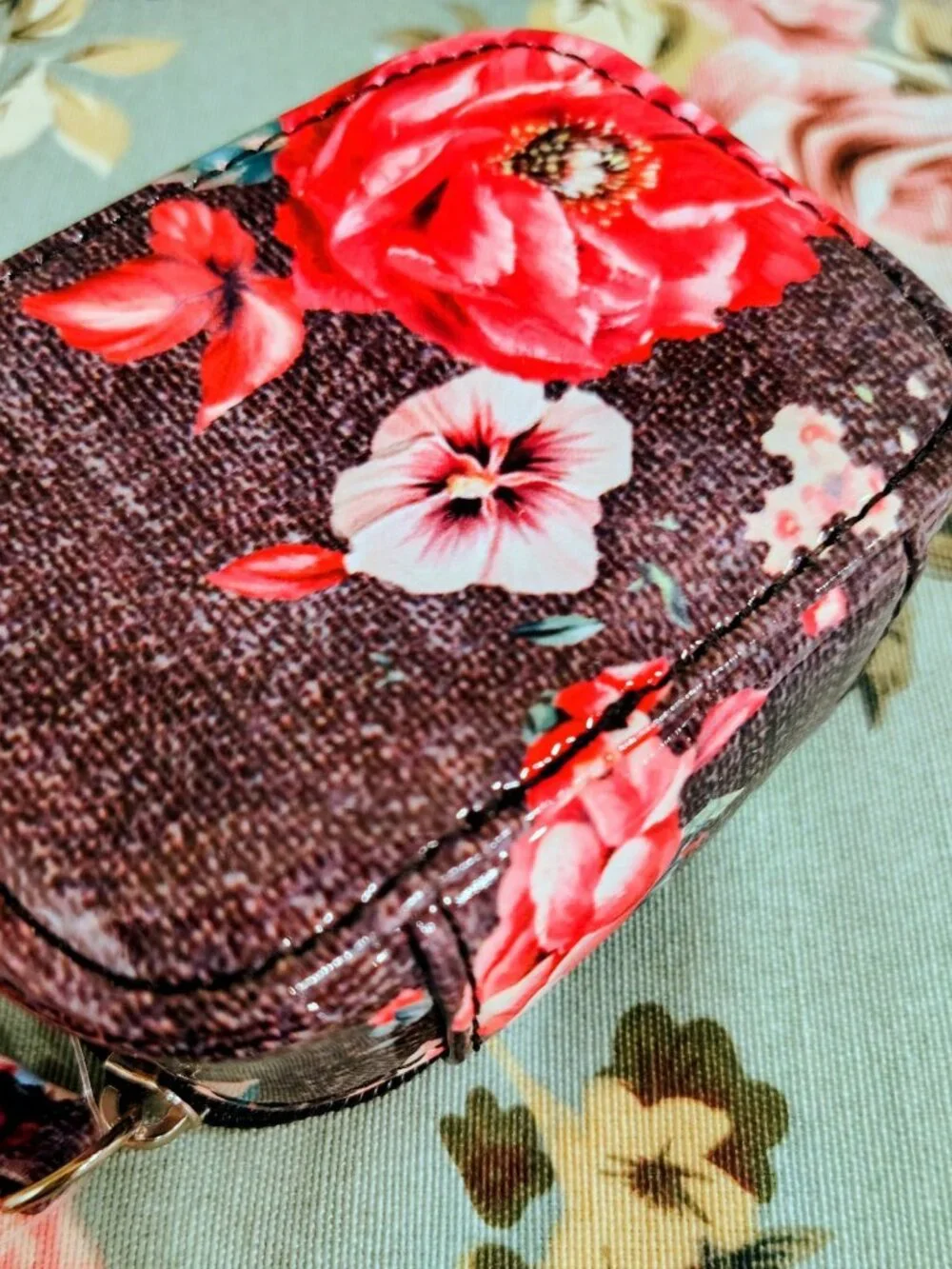 Kelly & Katie NWT Travel Pill Case Floral Zip